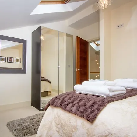 Holiday home Coach House At